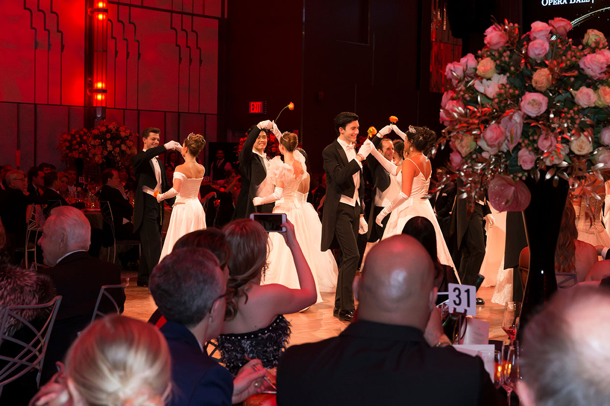 Debutante balls Wagga Limousine Hire